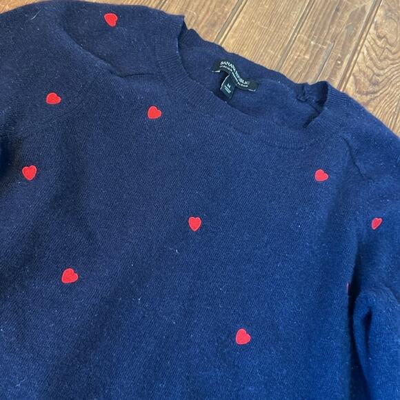 Womens Banana Republic navy Italian wool crew neck sweater red hearts size m - Picture 6 of 6
